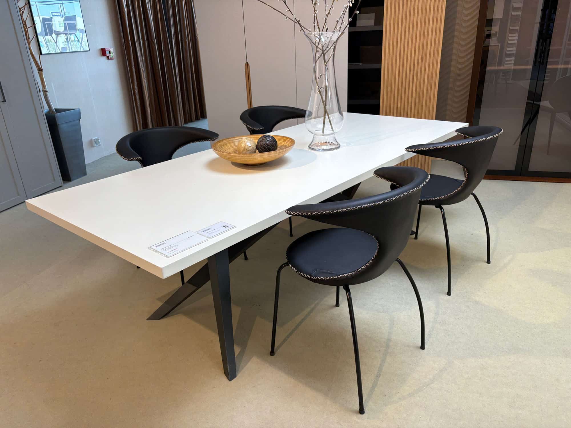 Stůl Cross s bílou deskou